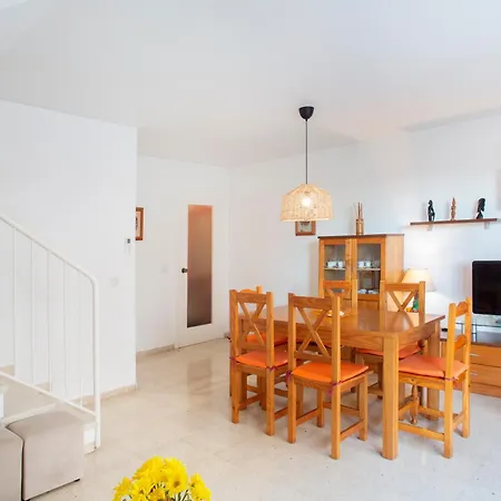 Apartamento Bajo En Primera Linea - Cala Del Moral, Urbanizacion Calaflores *