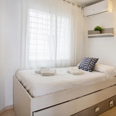Apartamento Bajo En Primera Linea - Cala Del Moral, Urbanizacion Calaflores *